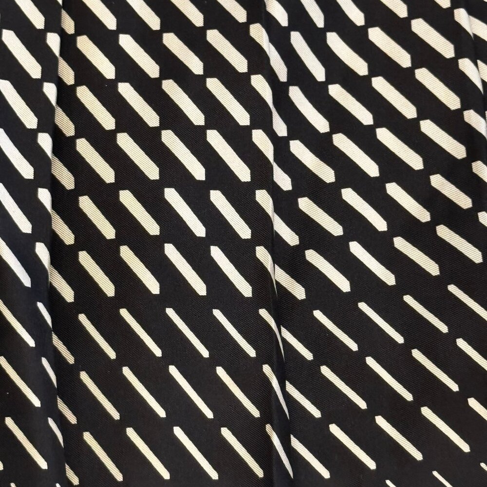 Beautiful! Ann Taylor Black & Cream Abstract Print A-Line Skirt Size 4 - Picture 7 of 8
